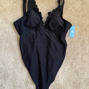 Cupshe Black Scalloped Maternity One-Piece Swimsuit – NWT (Size L)